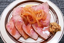 笠原将弘さんの「和風ローストビーフ」は白米と最高に合う　焼いて“6分煮る”だけ