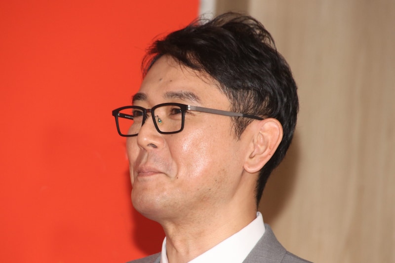 ナイツ・土屋伸之、自転車運転中の“危険行動”で壁に衝突…　「こんな危ないんだ」