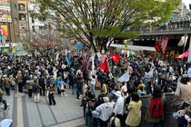 新宿で行われた平和求めるデモ、群衆の妨害で「救急車の活動に支障」と物議　東京消防庁に真偽を尋ねた