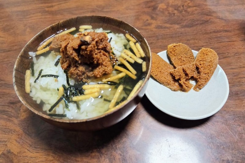 「それ猛毒ですよ！？」作家が上げた写真にユーザーから指摘が　お茶漬けにのった「具」の正体は…