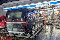 コンビニのとんでもない場所に駐められた車が「迷惑すぎる」と物議　ローソンは「駐車区画ではない」と回答