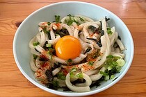 理研ビタミンの調味料不要「お手軽わかめうどん」　和えるだけだから絶対失敗なし