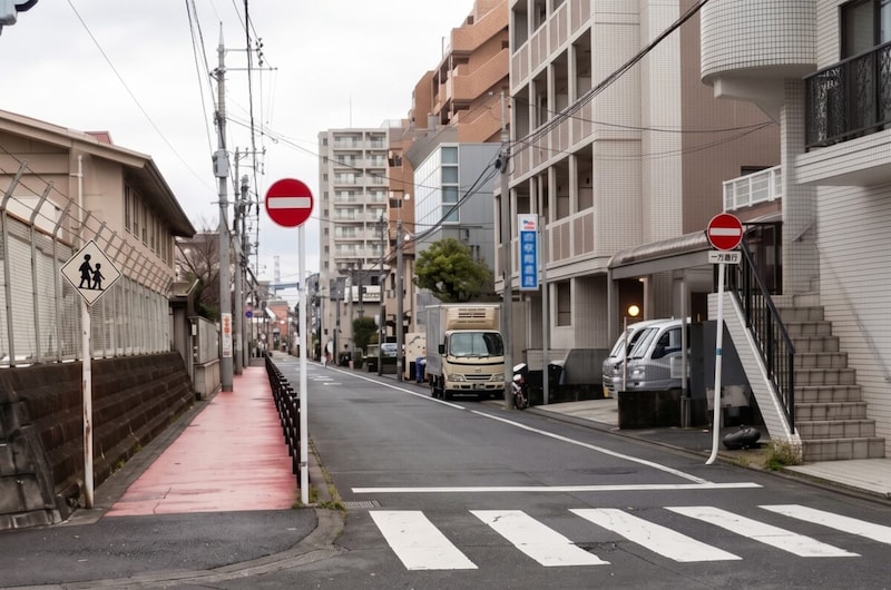 鹿児島にある一方通行の道路イメージ