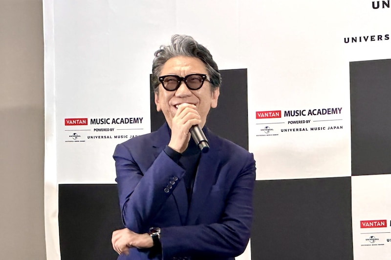 布袋寅泰「苦しいときこそ新しい色で自分を染めて」　若者に伝える悩みとの向き合い方