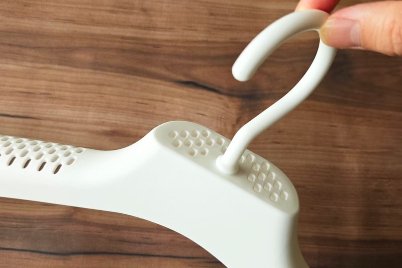 乾きやすい消臭剤入りハンガー