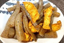 こんにゃくと油揚げの「ピリ辛炒め」が簡単すぎる　ご飯も酒も止まらない