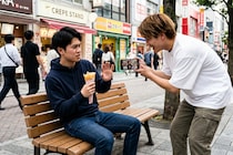 突然、知らない人に「クレープください」とせがまれ…　迷惑行為に「弁償せんの？」「恐怖でしかない」