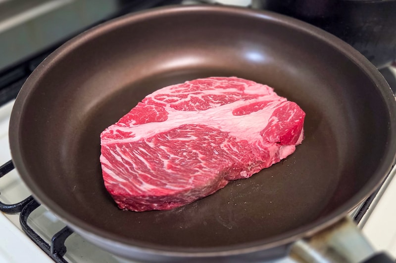 ステーキは焼く前に“茹でる”　邪道な作り方が驚くほどラクだった