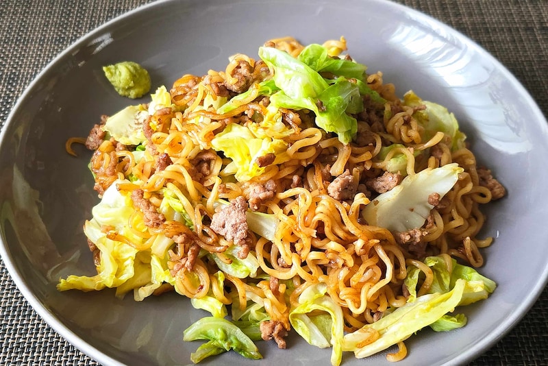 リュウジの「牛だし焼きそば」が想像以上　コレ入れると別物級のうまさ