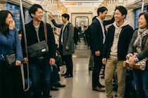 電車が急ブレーキ、車掌の“珍アナウンス”で車内に笑いが…　芸歴21年の芸人「ヤキモチ焼いた」