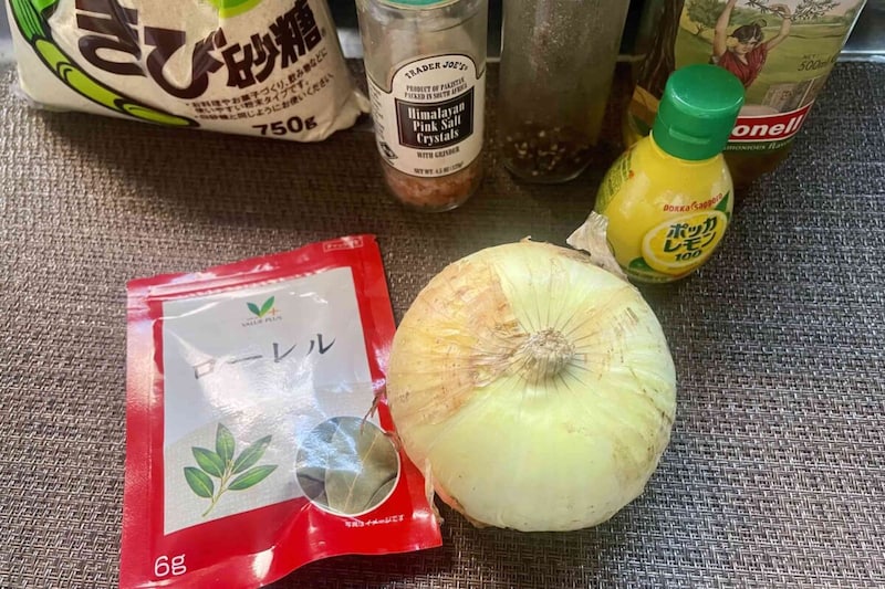 新玉ねぎのレモンオイル漬け