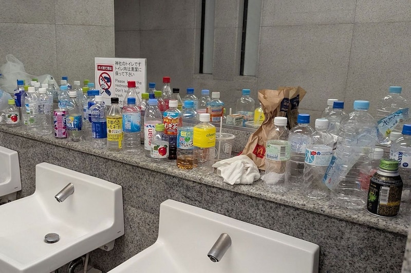 京都・伏見稲荷の公衆トイレ、観光客の酷すぎるマナーが物議　外国人の仕業？→日本人も酷かったと判明