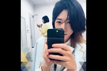30℃超えのライブ中、ファンが熱中症で倒れ…　スタッフより早く駆け寄る“男性アイドルの行動”に称賛の嵐