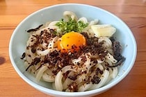 釜玉うどんに“ふりかけ”を合わせたら最強　老舗「錦松梅」の旨みがよく絡む