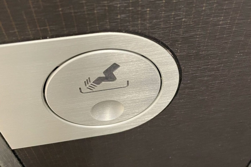 飛行機内の灰皿