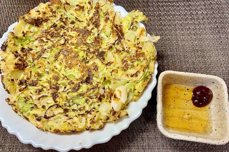 春キャベツ余ってたらこれ作って 卵1個でカリッと旨い焼きおつまみに