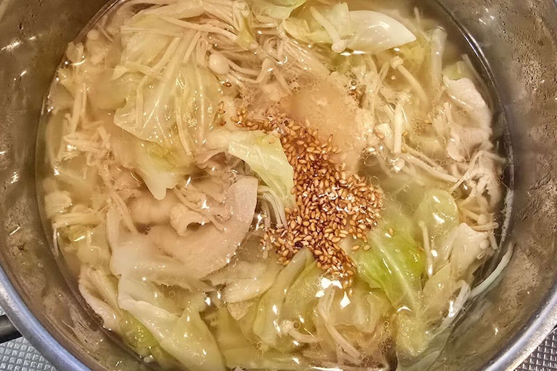 キャベツと豚バラの旨味スープ