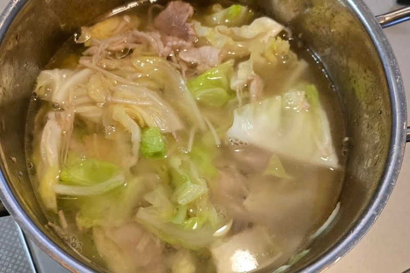 キャベツと豚バラの旨味スープ