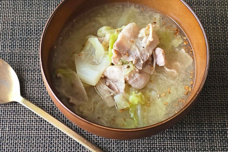 キャベツと豚バラの旨味スープ