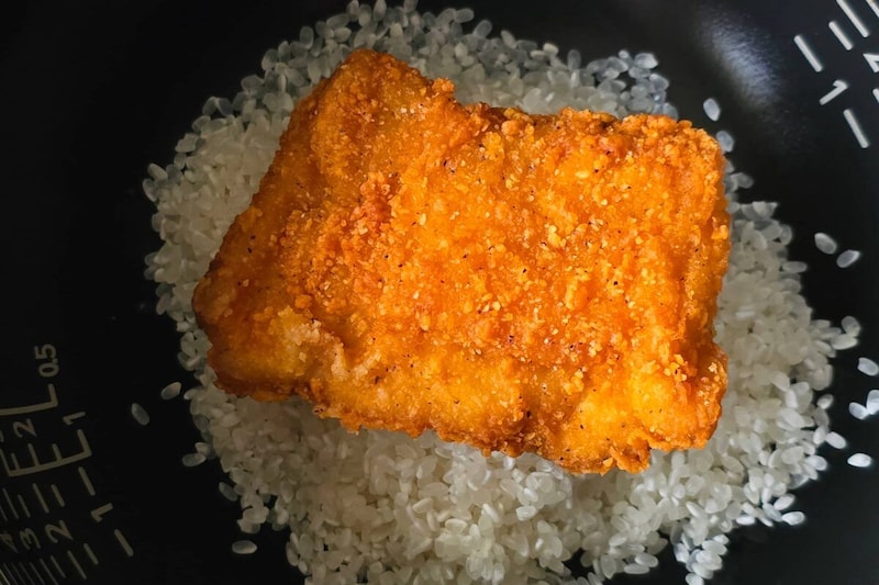 ファミチキとなめたけの炊き込みご飯