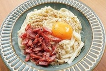 リュウジ氏がガチでおすすめする「激濃カルボナーラうどん」　乾麺うどんが最高のおいしさに