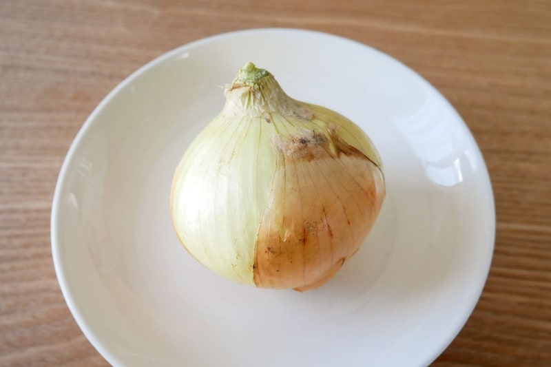 新玉ねぎが“おいしくなるカット方法”が目から鱗… 「もう絶対、この切り方しかやらない」
