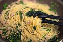 リュウジ、ニラ1束まるごと使う「ミートソースパスタ」　シンプルなのに驚きのウマさ
