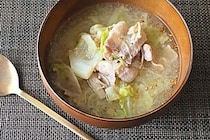 食べすぎた日にちょうどいい　キャベツたっぷりでも満足できる「旨味スープ」
