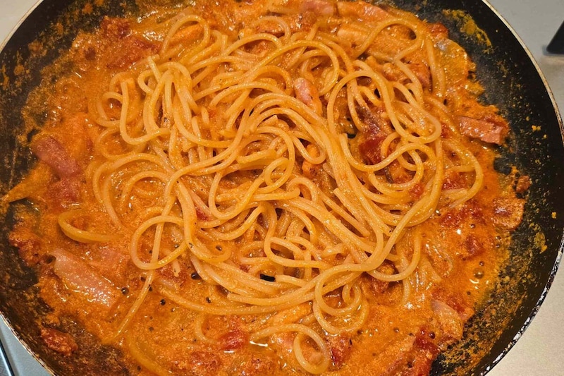 トマトクリームパスタ