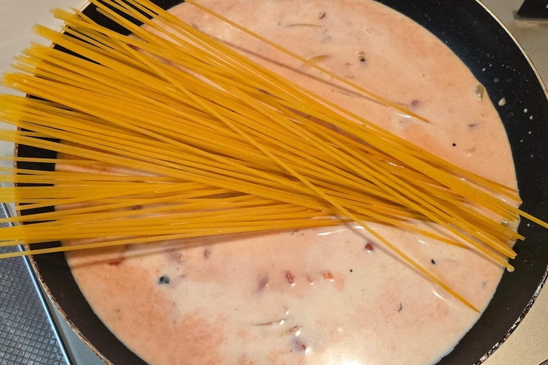 トマトクリームパスタ