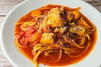ロバート馬場の「絶望パスタ」が沼るウマさ　フライパンで煮込むだけ