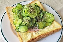 旬のきゅうりを1本まるごと大量消費　インパクト抜群の“アレンジトースト”がハマる