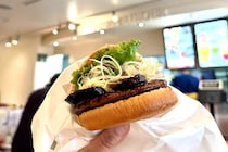 無料アレンジでレベチな味に　フレッシュネスバーガーの限定照り焼きバーガーを堪能