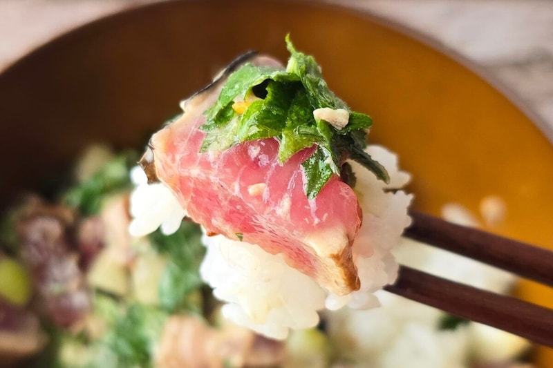 かつおのたたきと⽟ねぎのタルタル丼