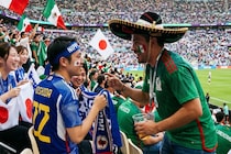 試合終了後にメキシコ人サポーターから「最高のお土産」をもらった男性　「これは嬉しい」反響相次ぐ