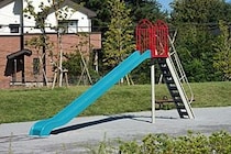 子供との公園で親がとりがちな行動、我が子が骨折するリスク判明　「知らずに遊んでた…」と全国の親が驚き