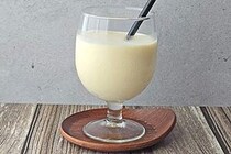 あのロングセラーアイスが激ウマのラッシーに！？　2つ混ぜるだけで衝撃の味
