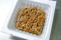 外国人が感動した「納豆のタレ」　書いてある文字がアレにしか見えず「読んだ瞬間笑った」「命令してる」