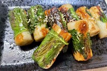 ちくわ、この食べ方が大正解かも　大葉とチーズを巻いて焼く最強おつまみ