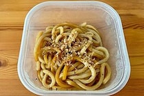 リュウジ氏の「虚無焼きうどん」は一皿68円　コスパ最強なのに衝撃の美味しさ…