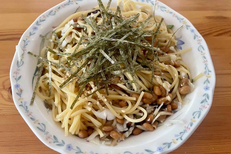 納豆パスタは“薬味どっさり”が大正解 夏は全部コレにしたい