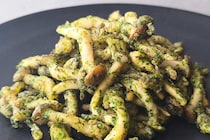 しめじ1袋が10分で主役級おつまみに　ポリ袋で作る「青のりしめじ」