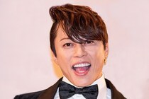 西川貴教のコンプラ意識が素晴らしい→2秒でバレる「ガバガバ具合」が話題　親の顔より見た衣装にツッコミ相次ぐ