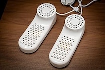 ダイソーで見つけた「1100円のコレ」が雨対策に最高　ちなみに受話器ではありません…