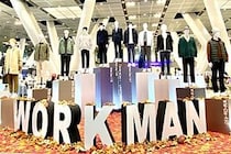 ワークマン、社員のほぼ半分が履いていたのは…　疲れにくい「あのグレーのスニーカー」