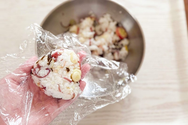 みょうがと塩昆布のおにぎり
