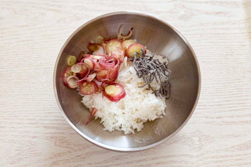 みょうがと塩昆布のおにぎり