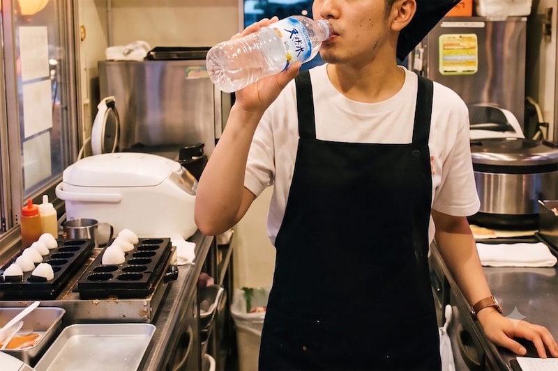 「腎臓」をひとつ失ったおにぎり屋、原因は水分不足で…　ショックな事実も「私も我慢してた」の声多数
