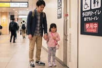 トイレ前で女児を連れた父親が困っていて…　見かねた女性の“勇気ある行動”に称賛「尊敬しかない」
