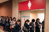 和式だけ空いてるトイレ行列、大阪民のとった行動が流石だった　「東京はしないの？」と話題に…